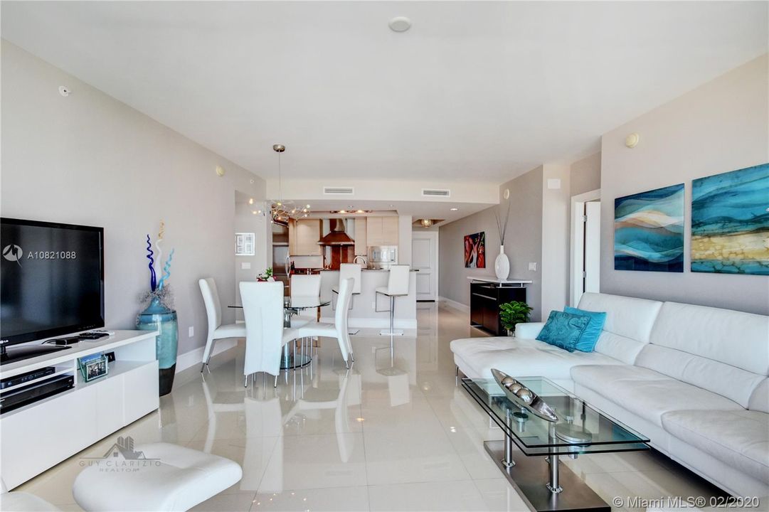 Vendido Recientemente: $959,500 (2 camas, 2 baños, 1478 Pies cuadrados)