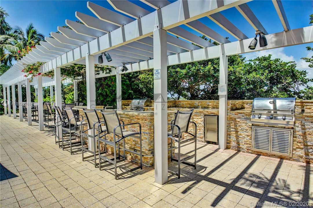 Vendido Recientemente: $959,500 (2 camas, 2 baños, 1478 Pies cuadrados)