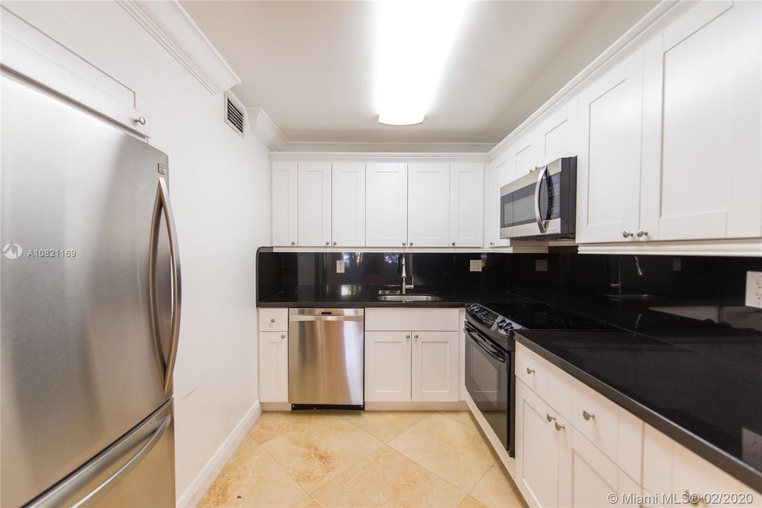 Recently Rented: $2,400 (2 beds, 1 baths, 1290 Square Feet)