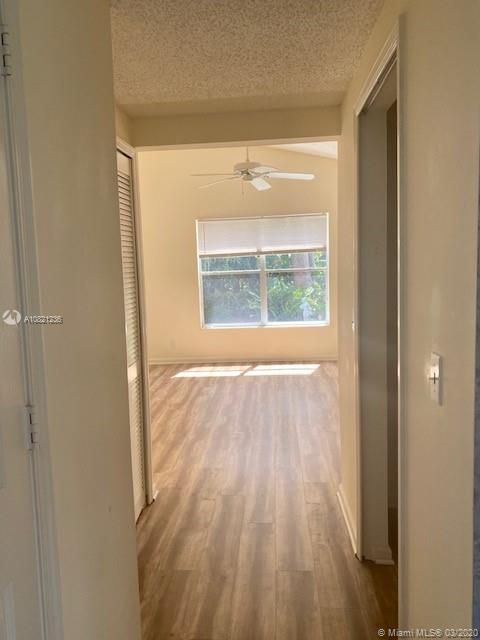 Recently Sold: $410,000 (3 beds, 2 baths, 1928 Square Feet)