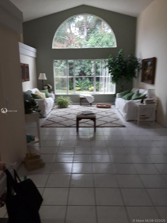 Recently Sold: $410,000 (3 beds, 2 baths, 1928 Square Feet)
