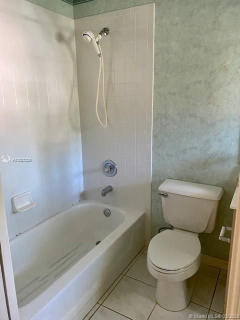 Recently Sold: $410,000 (3 beds, 2 baths, 1928 Square Feet)