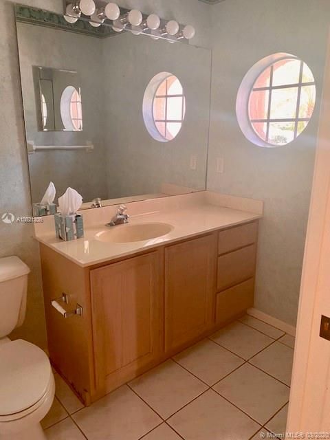 Recently Sold: $410,000 (3 beds, 2 baths, 1928 Square Feet)