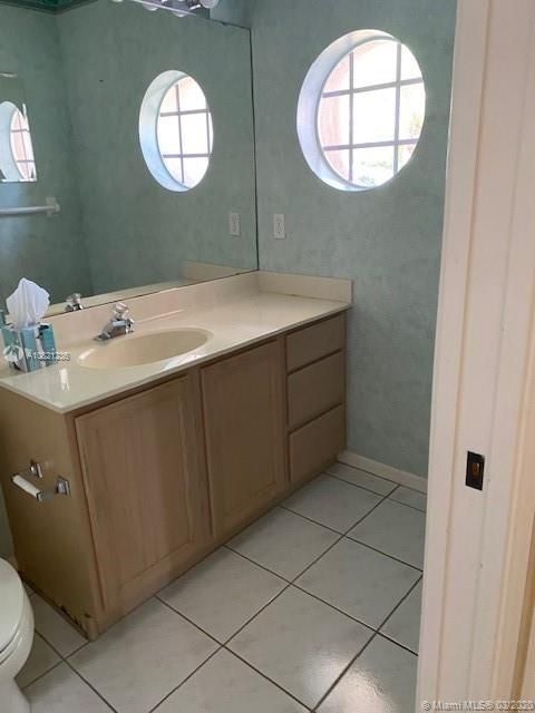 Recently Sold: $410,000 (3 beds, 2 baths, 1928 Square Feet)