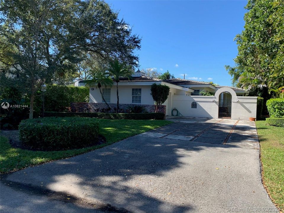Vendido Recientemente: $759,000 (4 camas, 3 baños, 2333 Pies cuadrados)