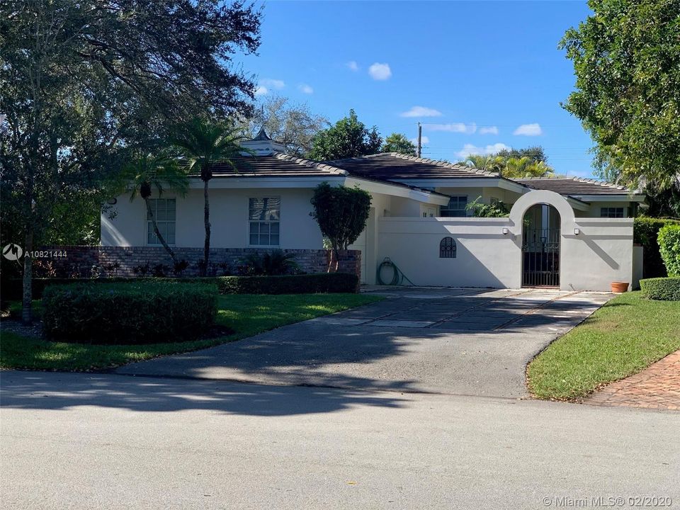 Vendido Recientemente: $759,000 (4 camas, 3 baños, 2333 Pies cuadrados)