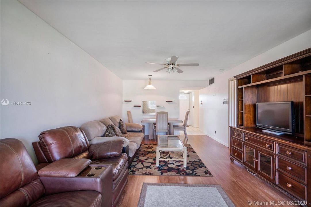 Recently Sold: $54,000 (1 beds, 1 baths, 724 Square Feet)