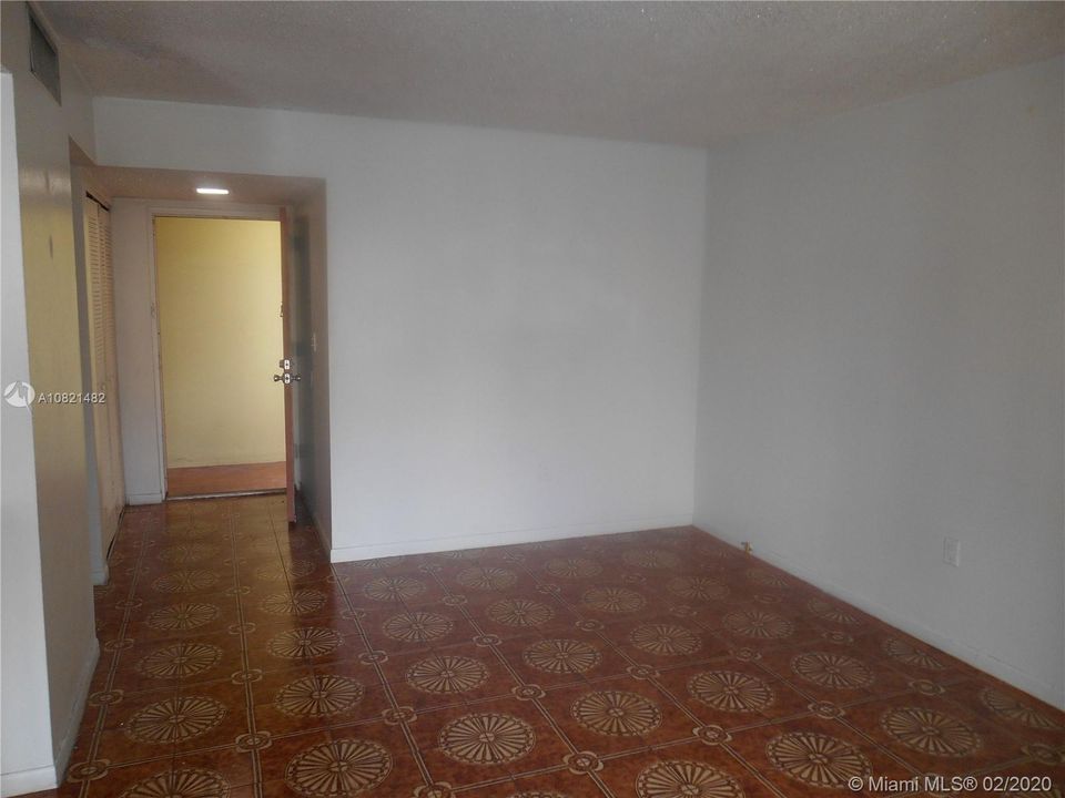 Recently Sold: $145,800 (1 beds, 1 baths, 614 Square Feet)
