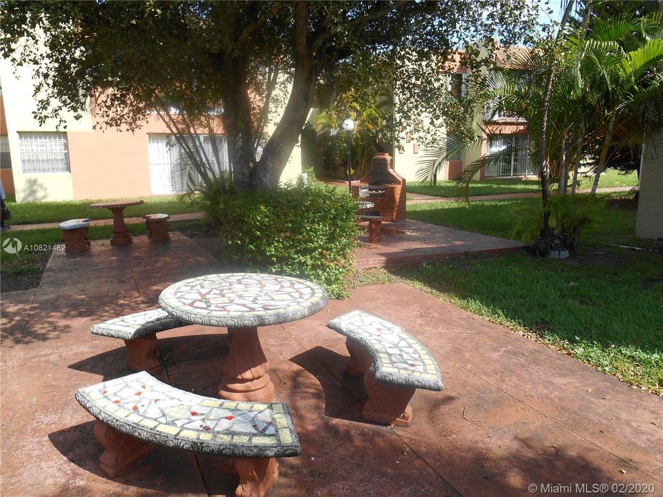 Recently Sold: $145,800 (1 beds, 1 baths, 614 Square Feet)