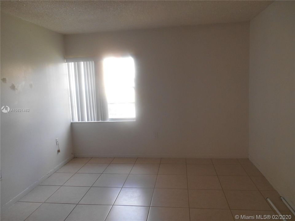 Recently Sold: $145,800 (1 beds, 1 baths, 614 Square Feet)