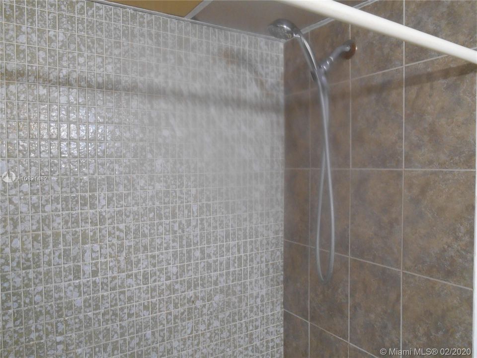 Recently Sold: $145,800 (1 beds, 1 baths, 614 Square Feet)