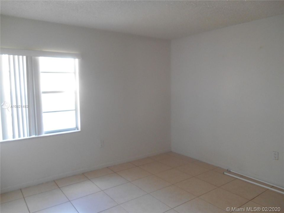 Recently Sold: $145,800 (1 beds, 1 baths, 614 Square Feet)
