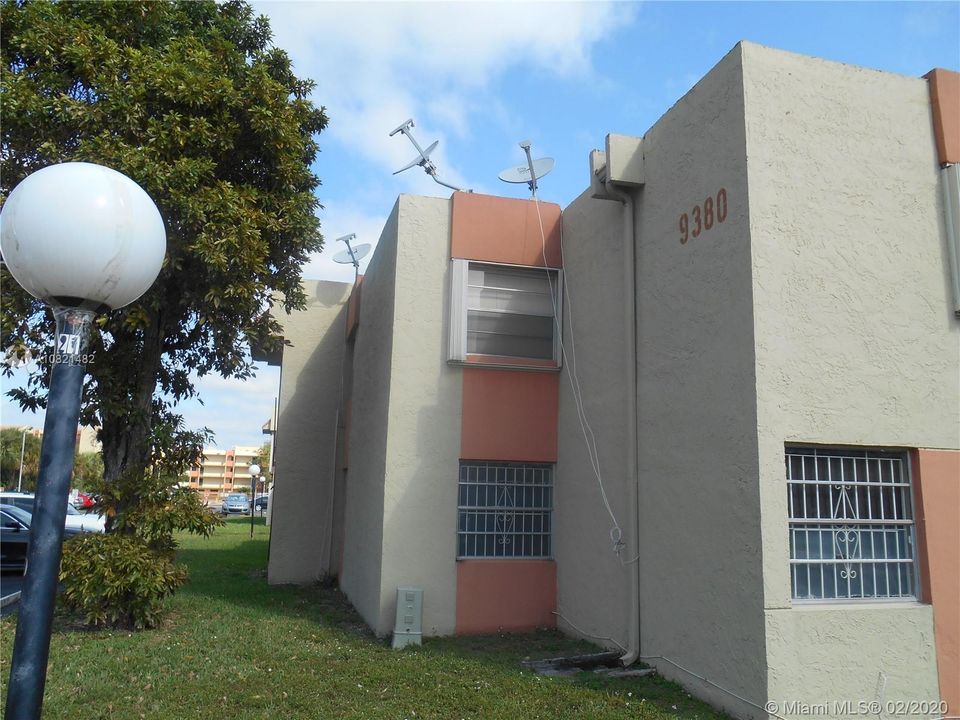 Recently Sold: $145,800 (1 beds, 1 baths, 614 Square Feet)