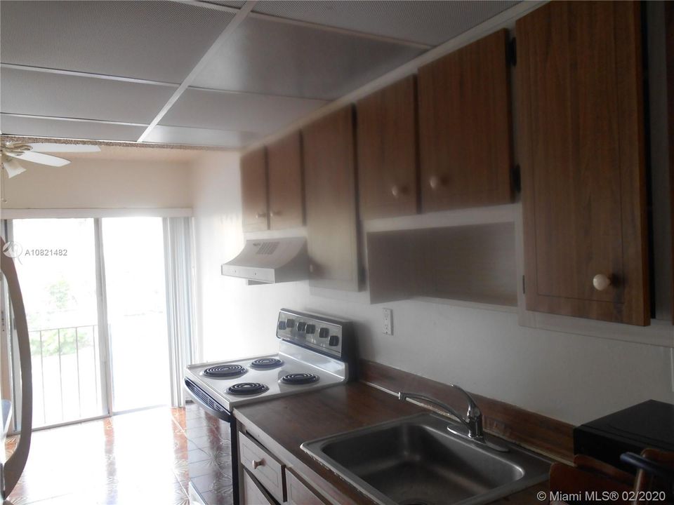 Recently Sold: $145,800 (1 beds, 1 baths, 614 Square Feet)