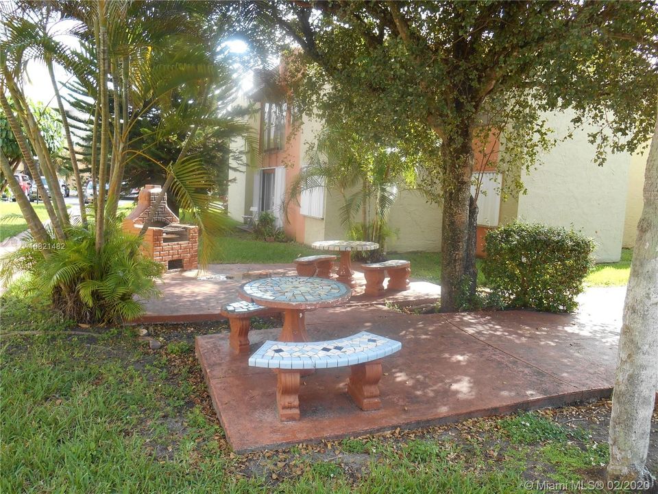 Recently Sold: $145,800 (1 beds, 1 baths, 614 Square Feet)