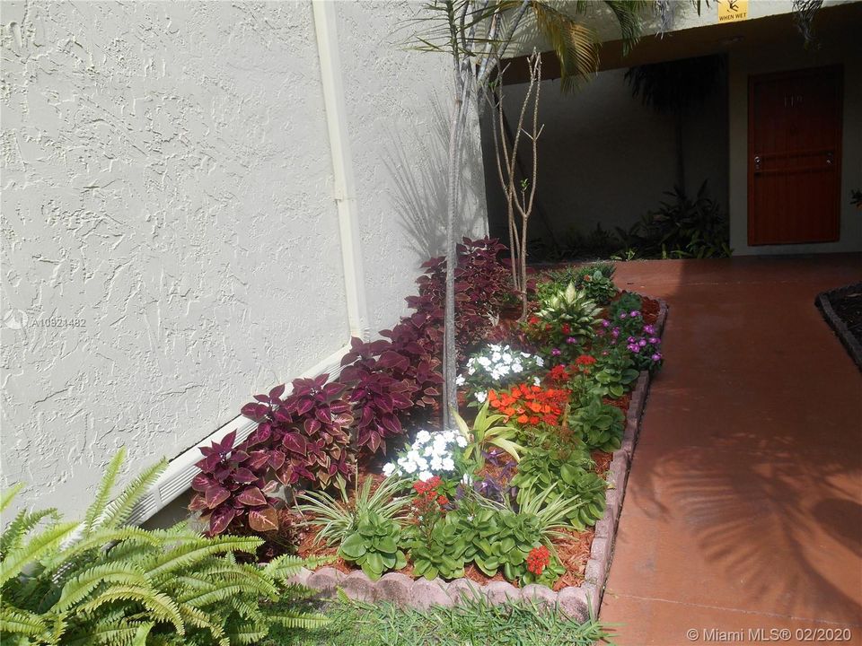 Recently Sold: $145,800 (1 beds, 1 baths, 614 Square Feet)