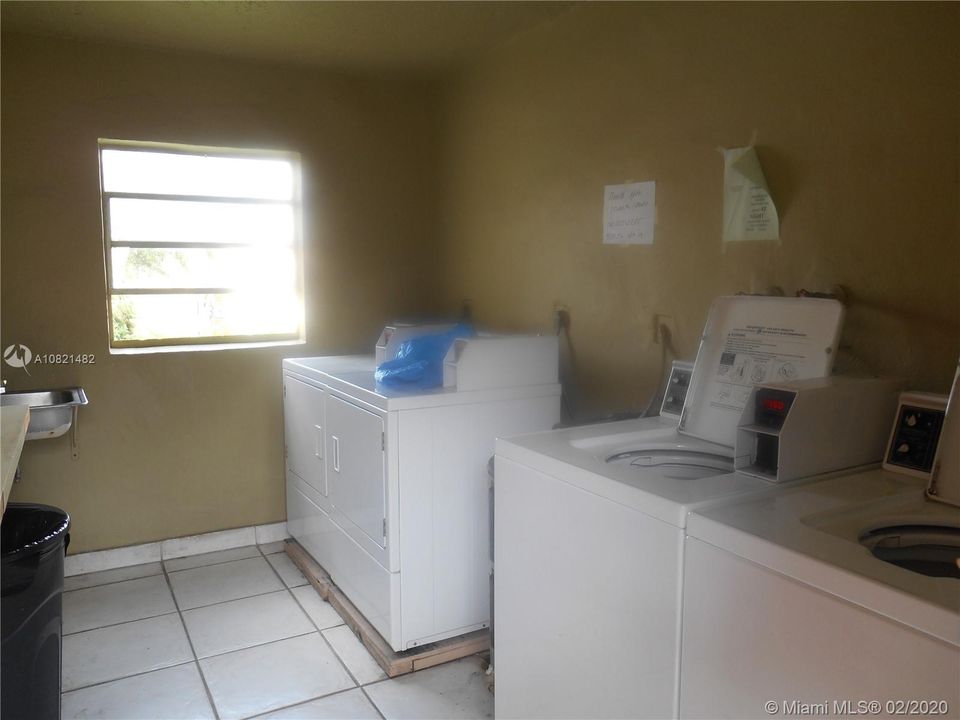 Recently Sold: $145,800 (1 beds, 1 baths, 614 Square Feet)