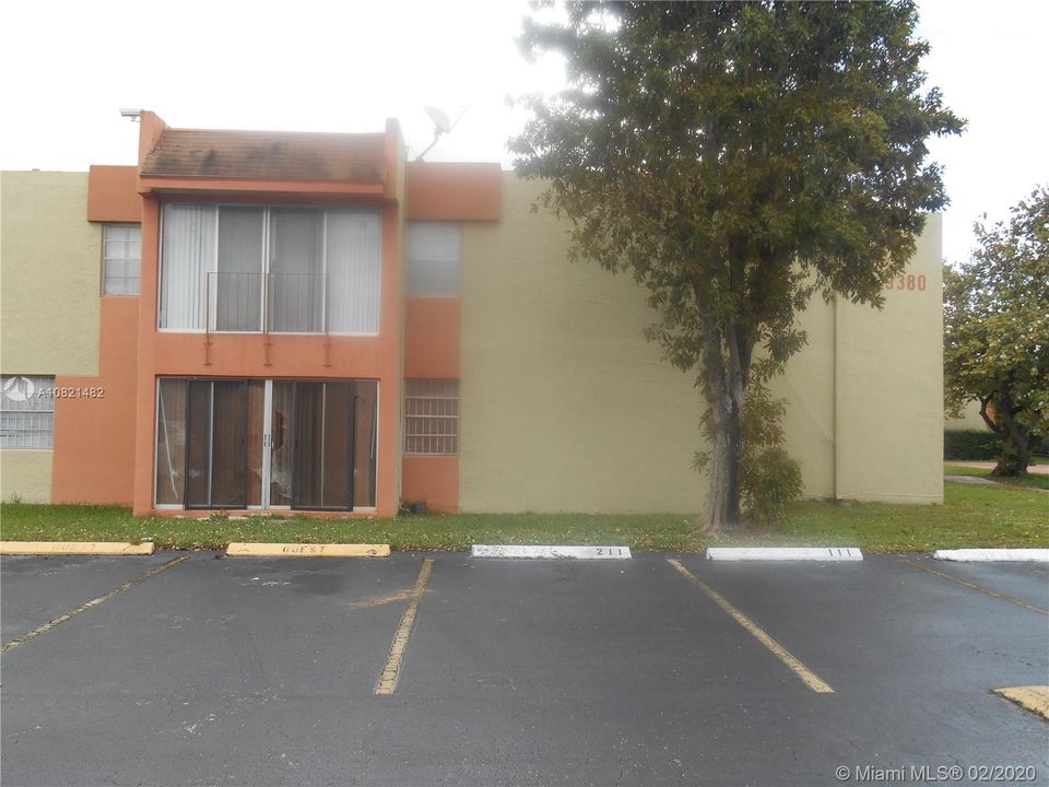 Recently Sold: $145,800 (1 beds, 1 baths, 614 Square Feet)