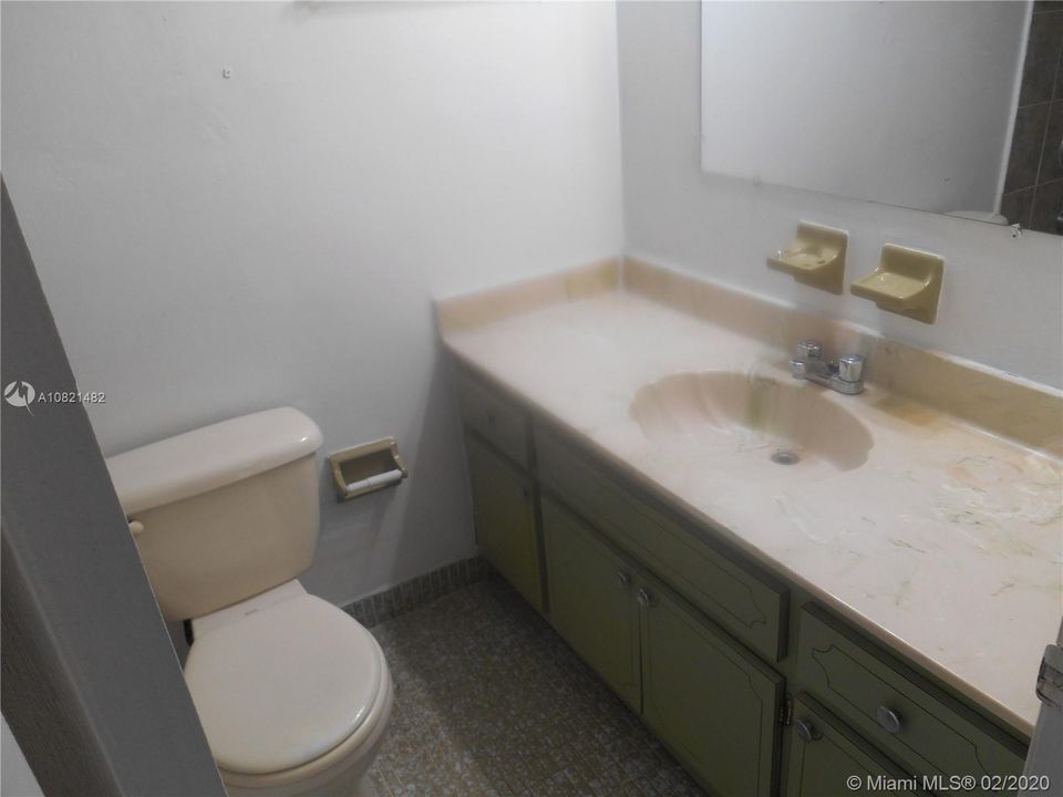 Recently Sold: $145,800 (1 beds, 1 baths, 614 Square Feet)