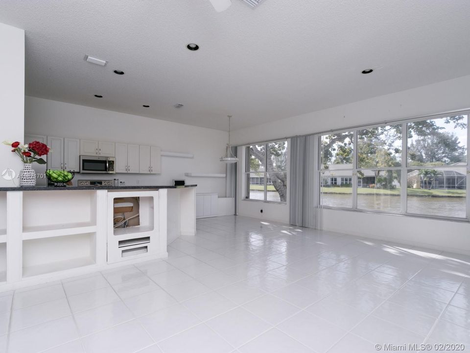 最近售出: $129,000 (2 贝兹, 2 浴室, 1820 平方英尺)