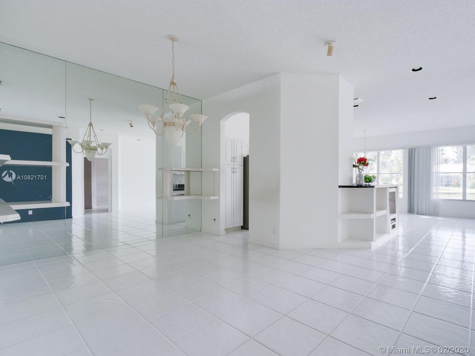 最近售出: $129,000 (2 贝兹, 2 浴室, 1820 平方英尺)