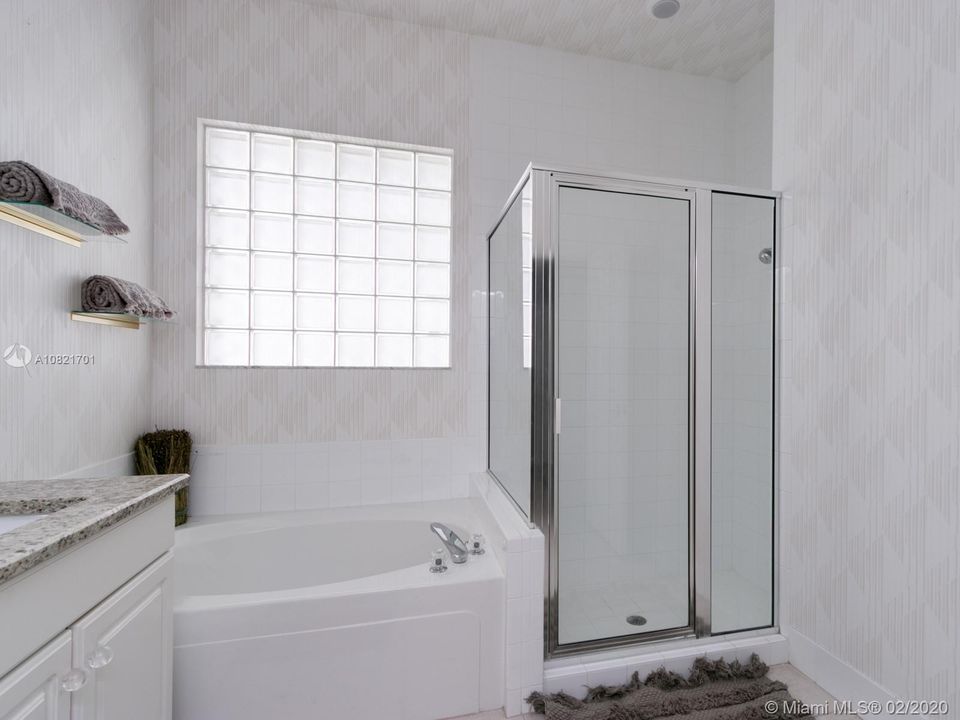 最近售出: $129,000 (2 贝兹, 2 浴室, 1820 平方英尺)