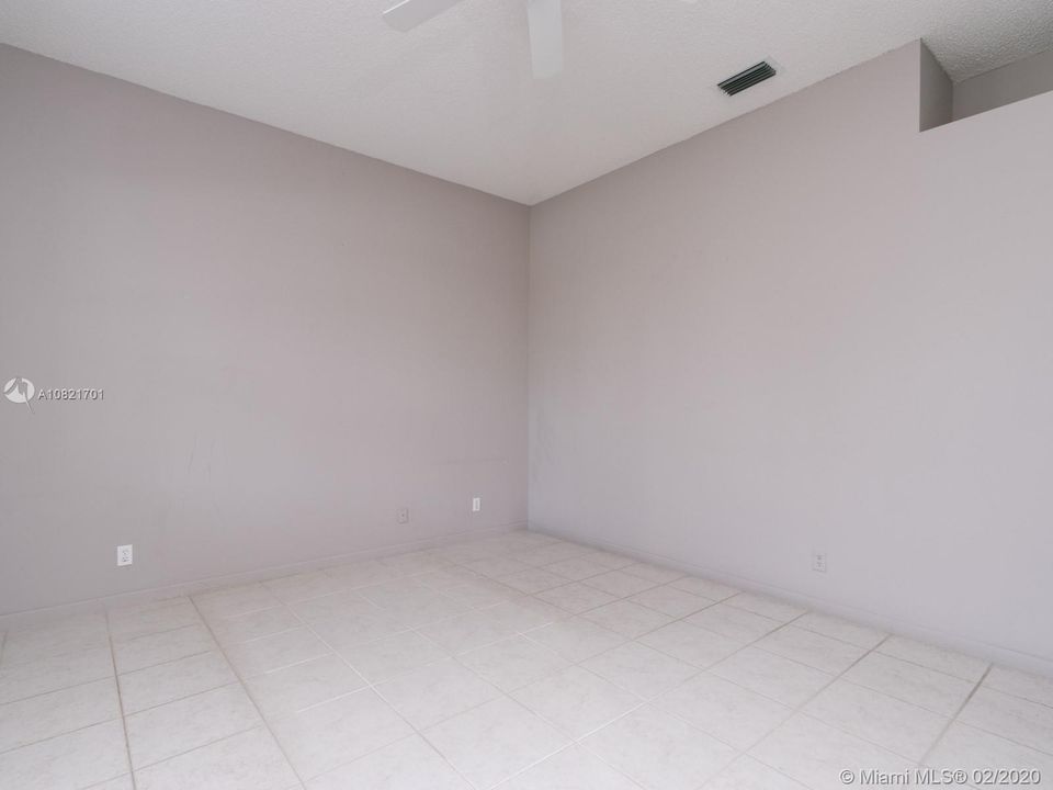 最近售出: $129,000 (2 贝兹, 2 浴室, 1820 平方英尺)