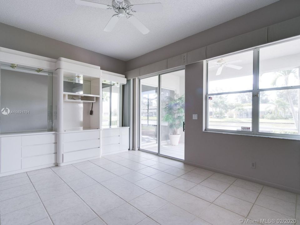 最近售出: $129,000 (2 贝兹, 2 浴室, 1820 平方英尺)