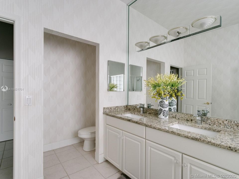 最近售出: $129,000 (2 贝兹, 2 浴室, 1820 平方英尺)