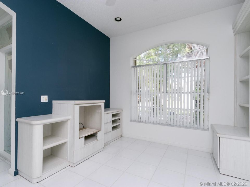 最近售出: $129,000 (2 贝兹, 2 浴室, 1820 平方英尺)