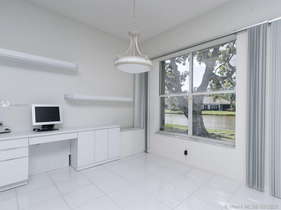 最近售出: $129,000 (2 贝兹, 2 浴室, 1820 平方英尺)