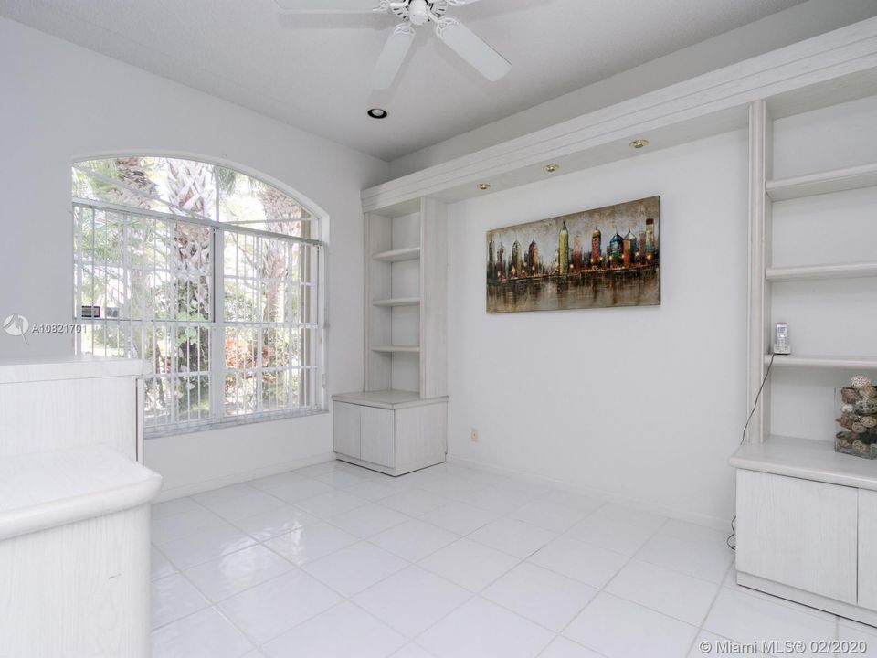 最近售出: $129,000 (2 贝兹, 2 浴室, 1820 平方英尺)