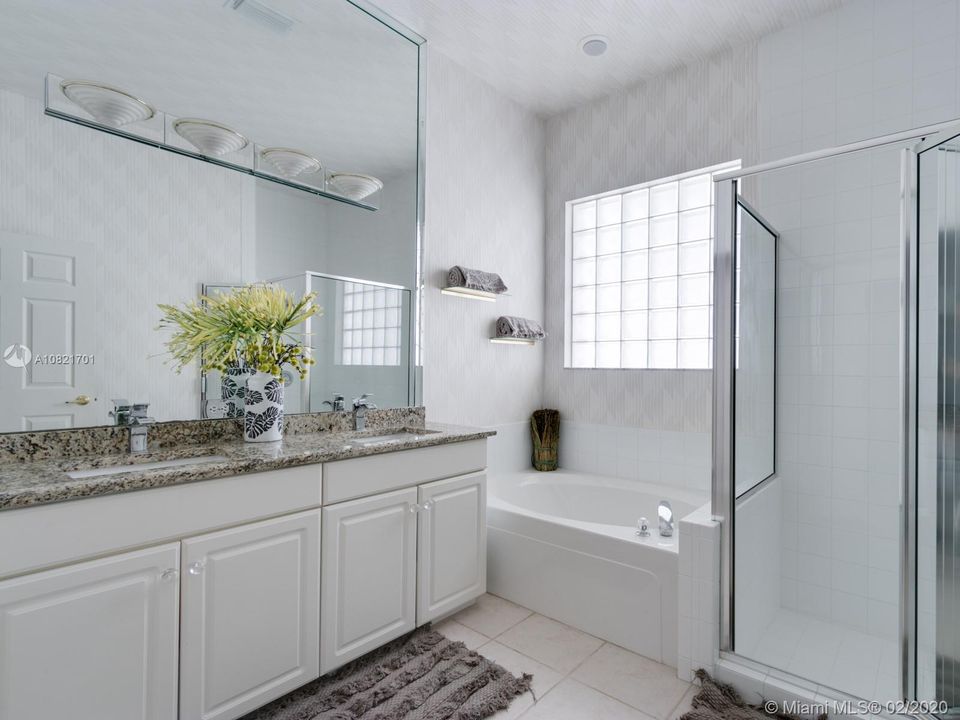 最近售出: $129,000 (2 贝兹, 2 浴室, 1820 平方英尺)