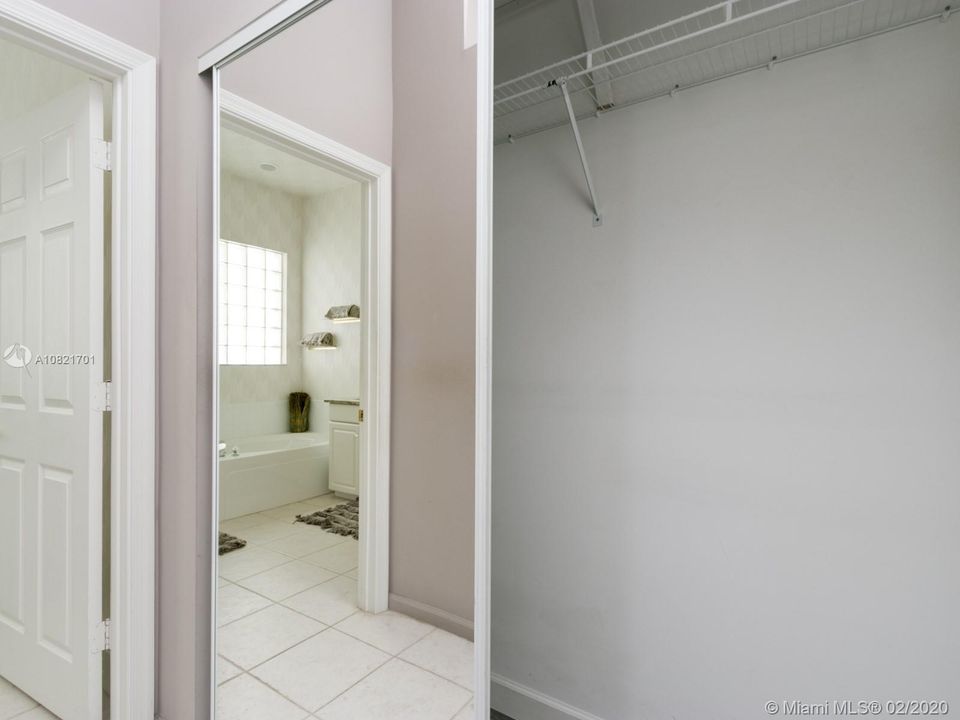 最近售出: $129,000 (2 贝兹, 2 浴室, 1820 平方英尺)