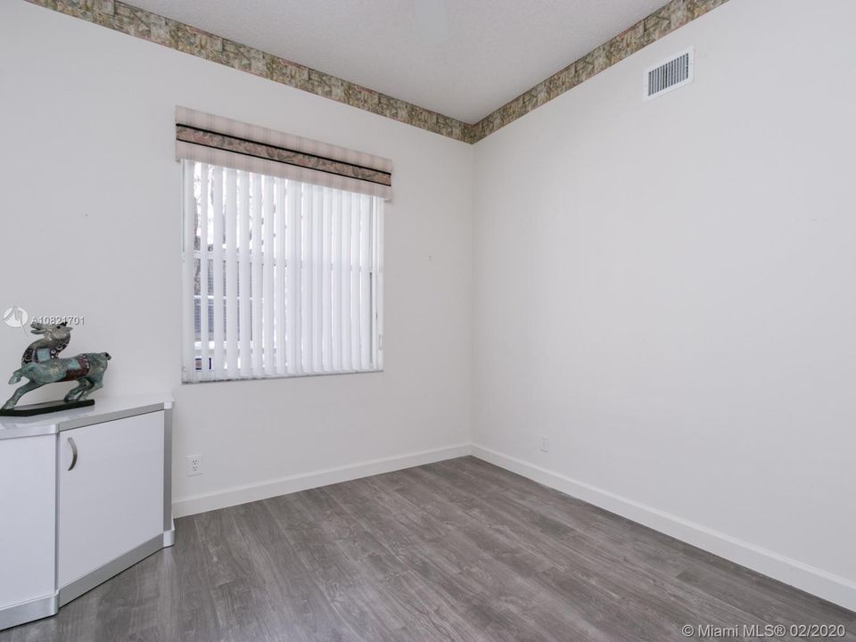 最近售出: $129,000 (2 贝兹, 2 浴室, 1820 平方英尺)