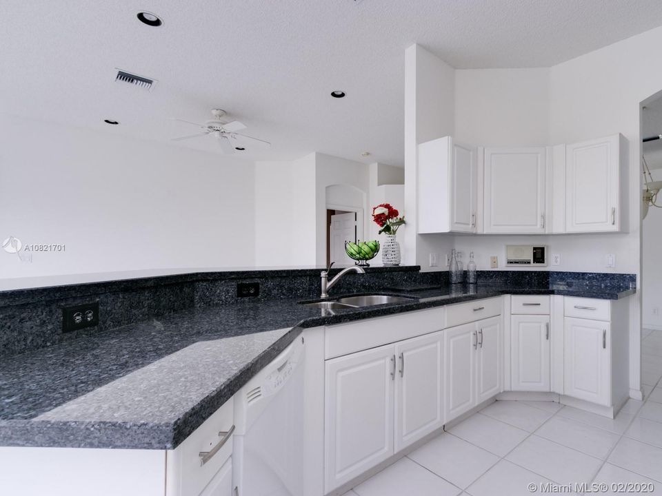 最近售出: $129,000 (2 贝兹, 2 浴室, 1820 平方英尺)