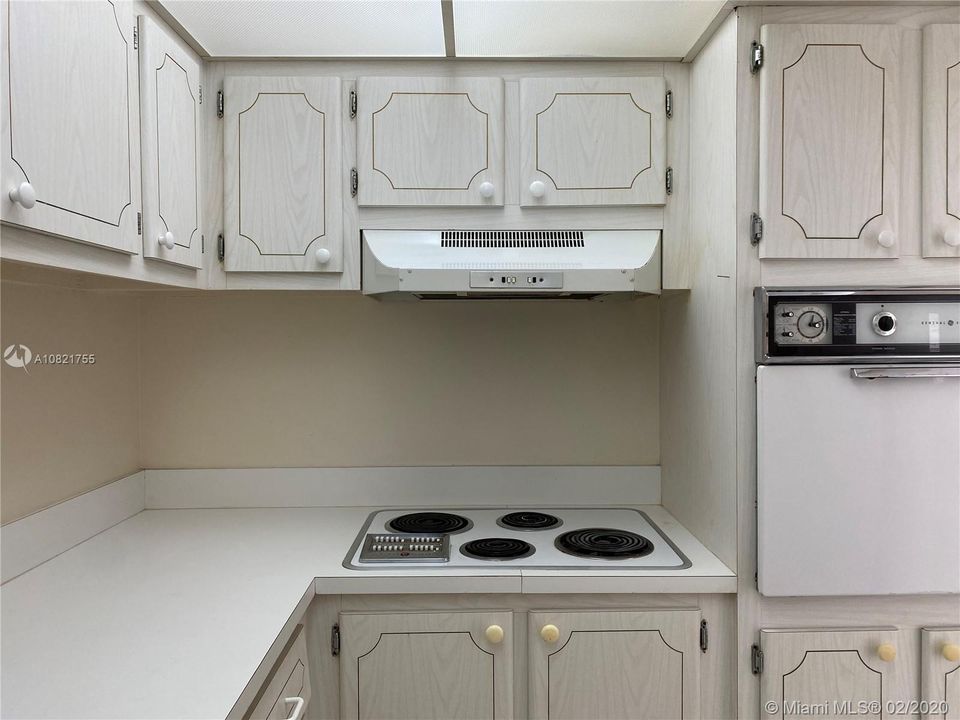 Recently Sold: $359,900 (1 beds, 1 baths, 962 Square Feet)