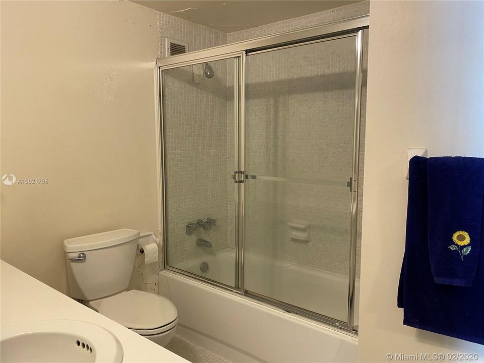 Recently Sold: $359,900 (1 beds, 1 baths, 962 Square Feet)