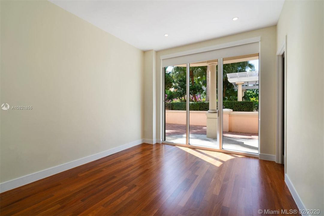 Recently Rented: $17,500 (7 beds, 6 baths, 6576 Square Feet)