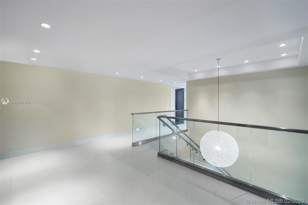 Recently Rented: $17,500 (7 beds, 6 baths, 6576 Square Feet)