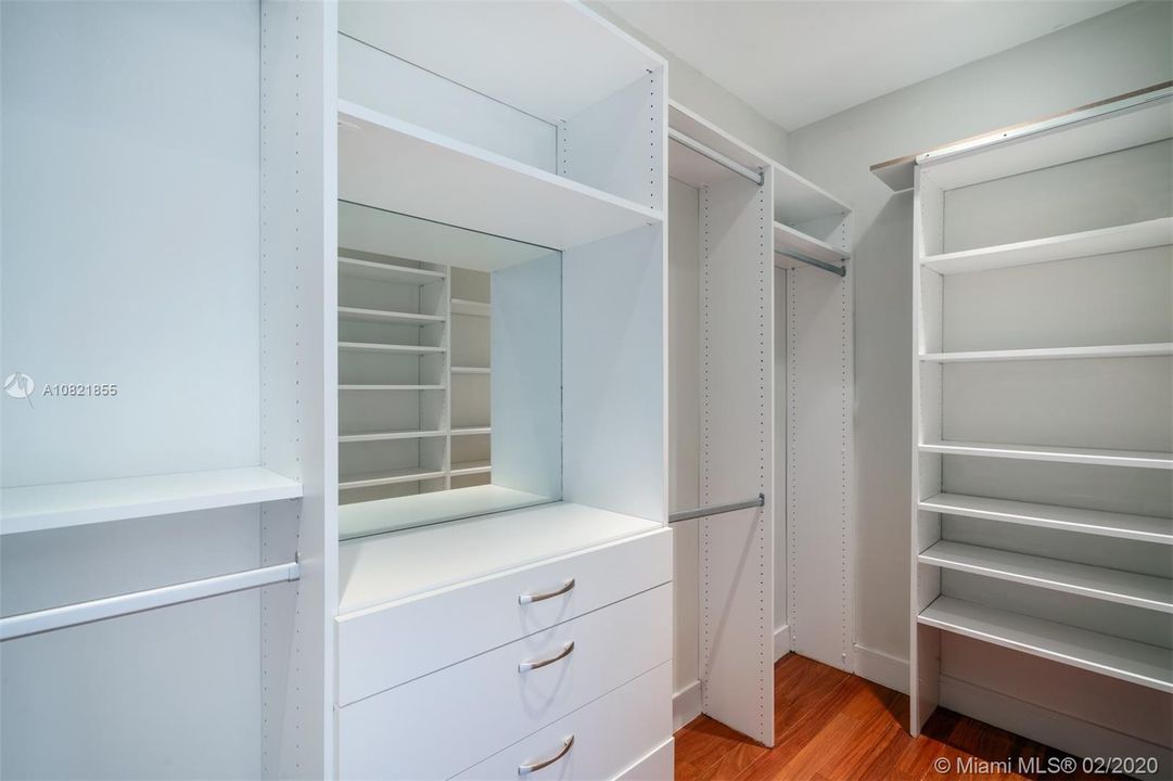 Recently Rented: $17,500 (7 beds, 6 baths, 6576 Square Feet)