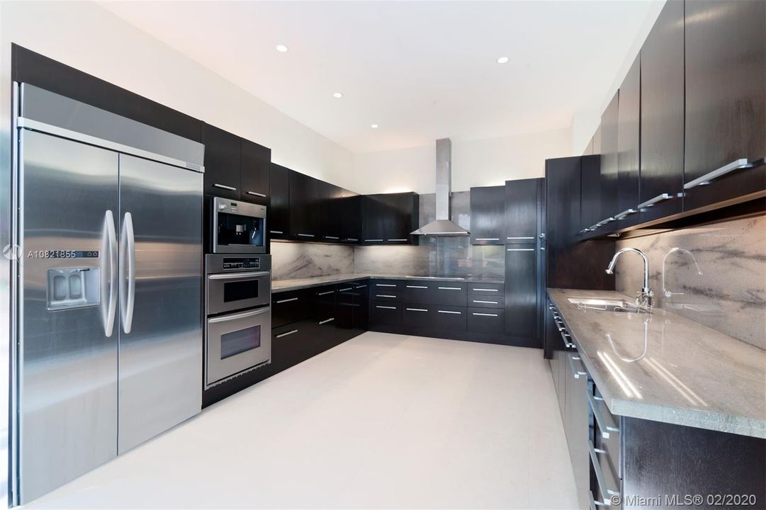 Recently Rented: $17,500 (7 beds, 6 baths, 6576 Square Feet)