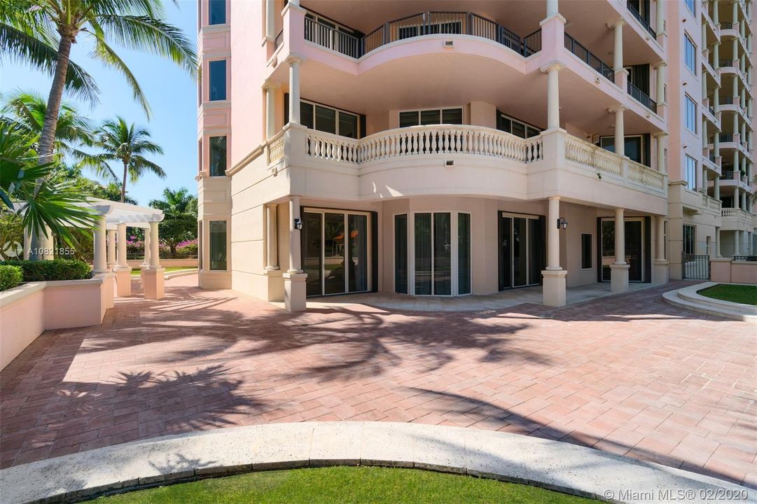 Recently Rented: $17,500 (7 beds, 6 baths, 6576 Square Feet)