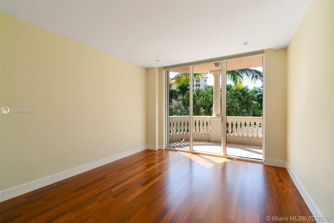 Recently Rented: $17,500 (7 beds, 6 baths, 6576 Square Feet)