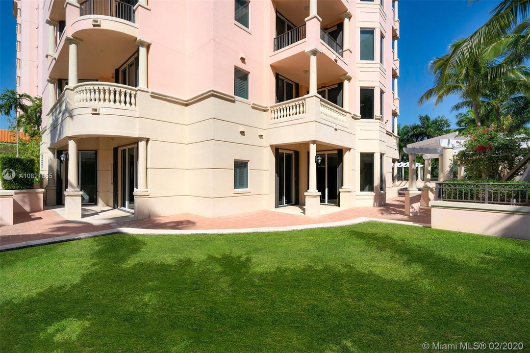Recently Rented: $17,500 (7 beds, 6 baths, 6576 Square Feet)