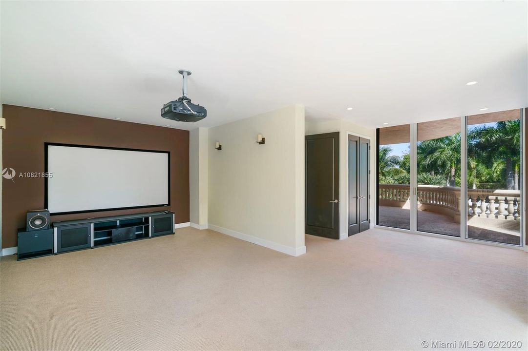 Recently Rented: $17,500 (7 beds, 6 baths, 6576 Square Feet)