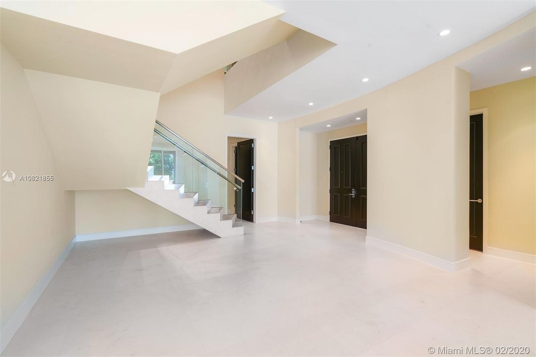 Recently Rented: $17,500 (7 beds, 6 baths, 6576 Square Feet)