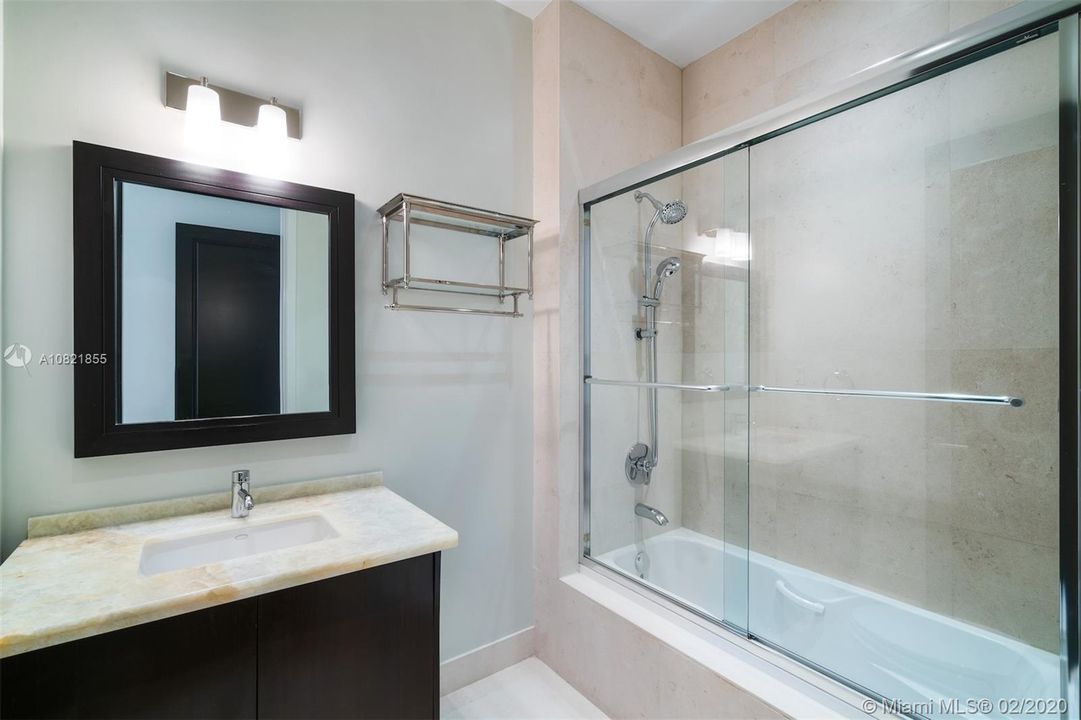 Recently Rented: $17,500 (7 beds, 6 baths, 6576 Square Feet)