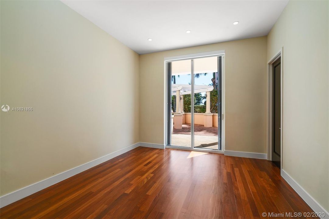 Recently Rented: $17,500 (7 beds, 6 baths, 6576 Square Feet)