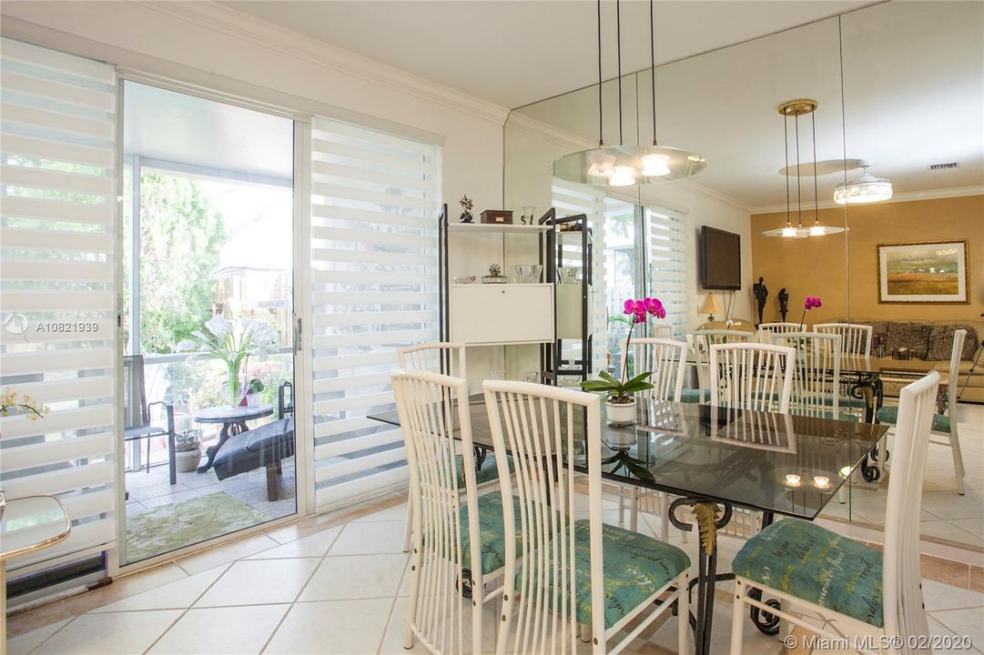 Recently Sold: $250,000 (2 beds, 2 baths, 1304 Square Feet)